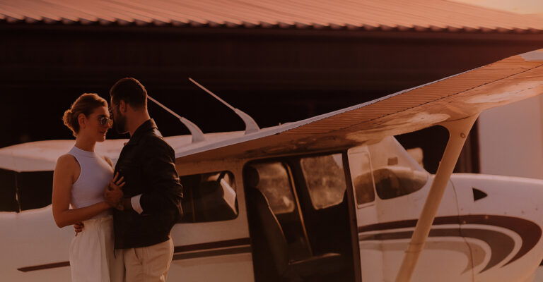 couple_getting_ready_for_flight